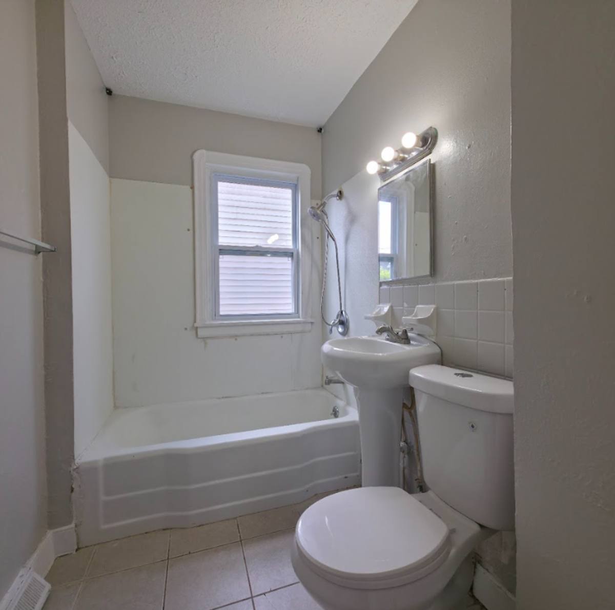 Apartment for rent at 4444 W 51st St, Cleveland, OH 44144