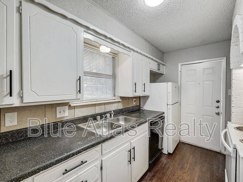 Townhouse for rent at 1908 Nolen Court #A, Arlington, TX 76012