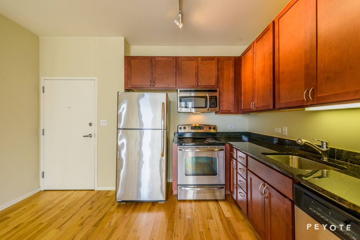 Apartment for rent at 1 E 8th St, Chicago, IL 60605