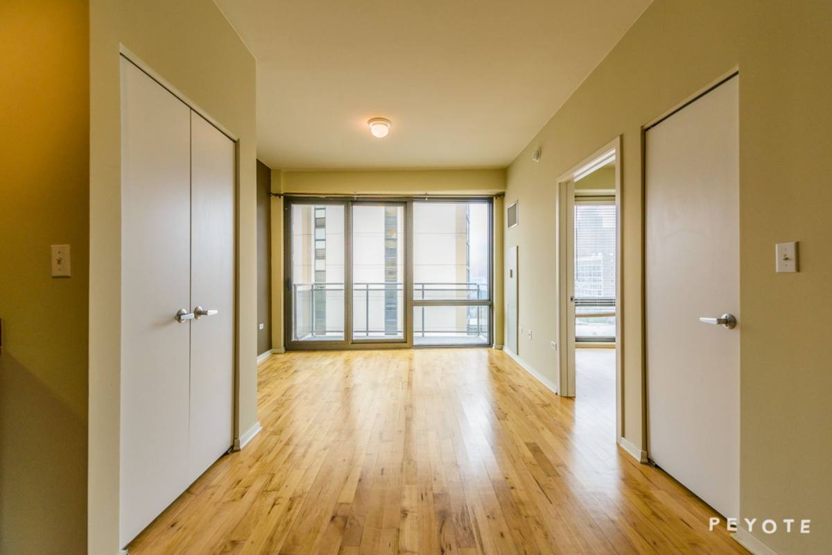 Apartment for rent at 1 E 8th St, Chicago, IL 60605