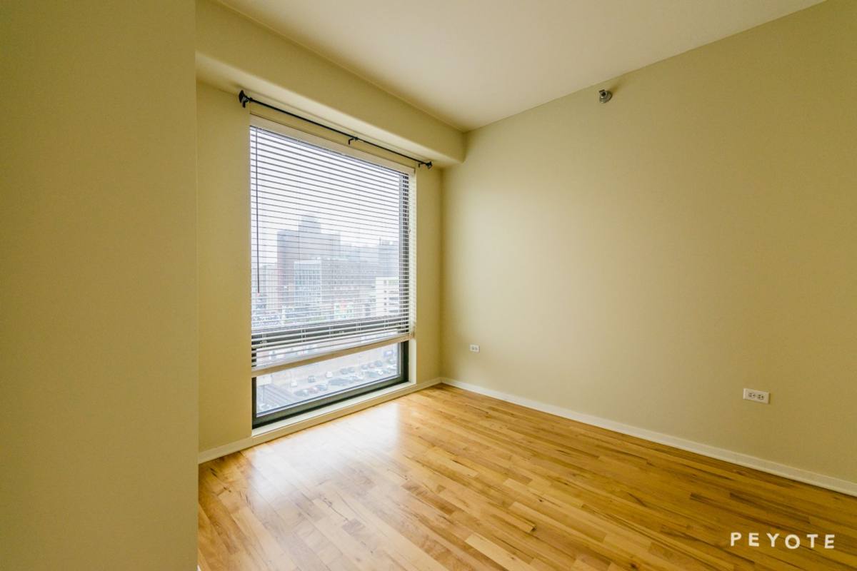Apartment for rent at 1 E 8th St, Chicago, IL 60605