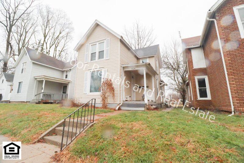 Apartment for rent at 824 Huestis #C, Fort Wayne, IN 46807