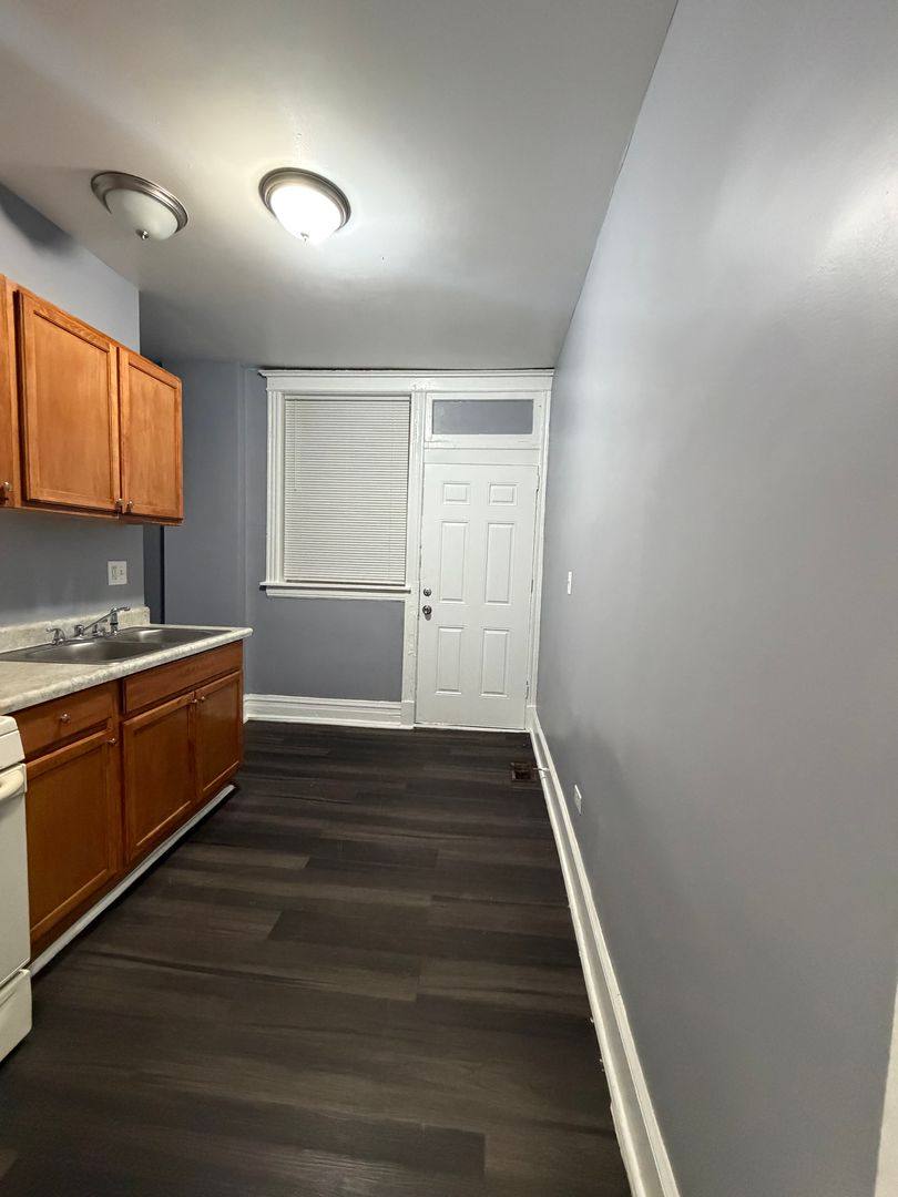 Apartment for rent at 851 W Marquette Rd, Chicago, IL 60621
