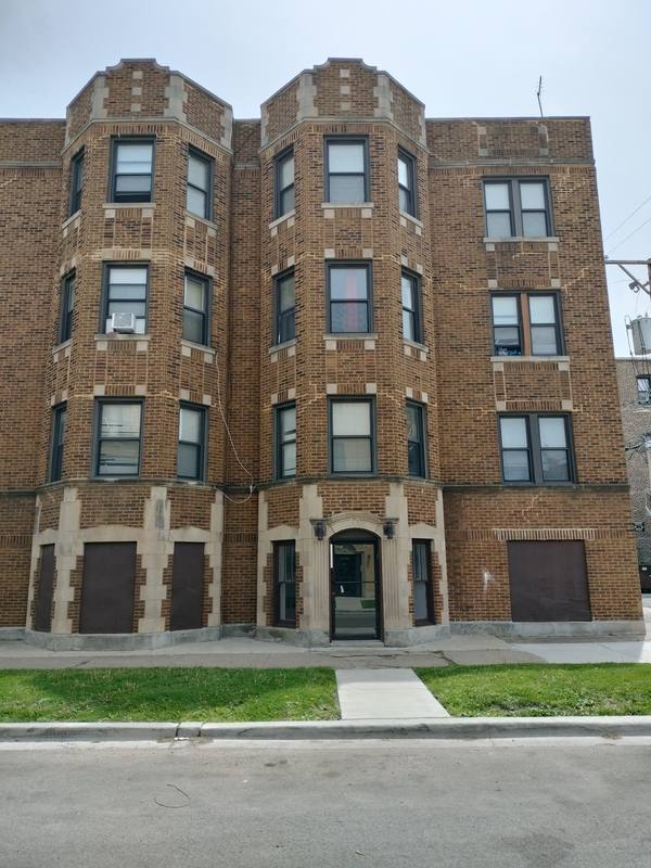 Apartment for rent at 1741 W 80th St #3, Chicago, IL 60620