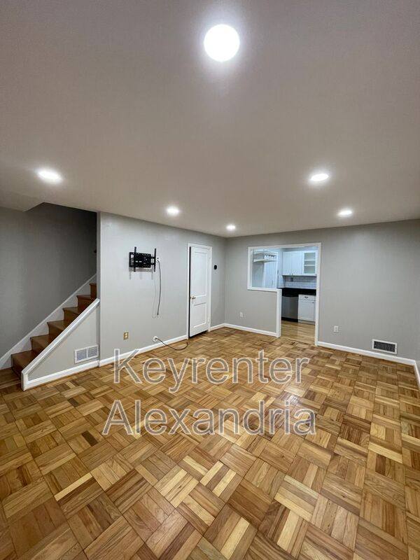 Townhouse for rent at 133 Mount Vernon Ave, Alexandria, VA 22301