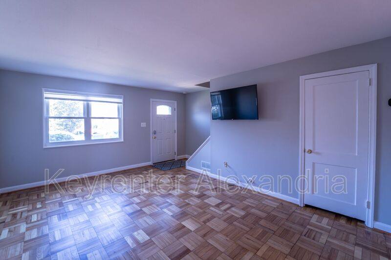 Townhouse for rent at 133 Mount Vernon Ave, Alexandria, VA 22301