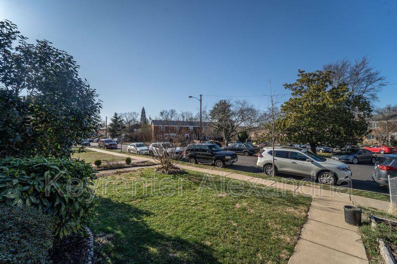 Townhouse for rent at 133 Mount Vernon Ave, Alexandria, VA 22301
