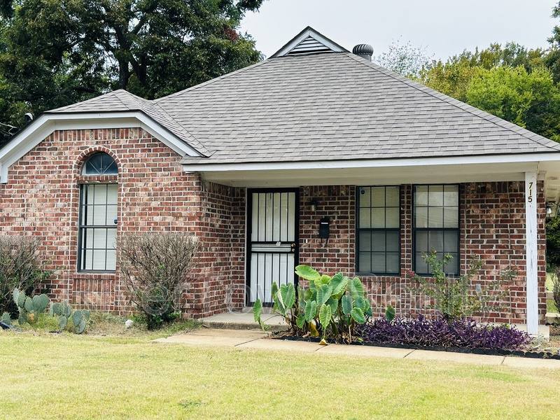 House for rent at 715 Ayers St, Memphis, TN 38107