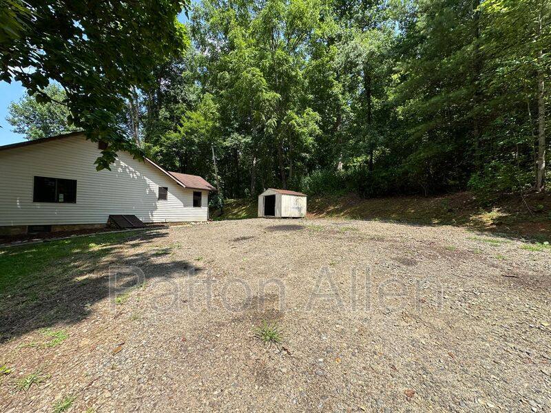 House for rent at 267 Davis Creek Rd, Candler, NC 28715