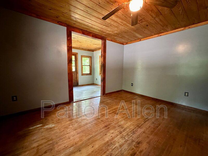 House for rent at 267 Davis Creek Rd, Candler, NC 28715