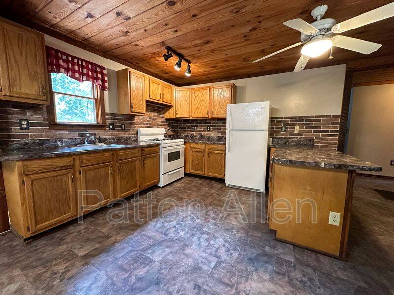 House for rent at 267 Davis Creek Rd, Candler, NC 28715