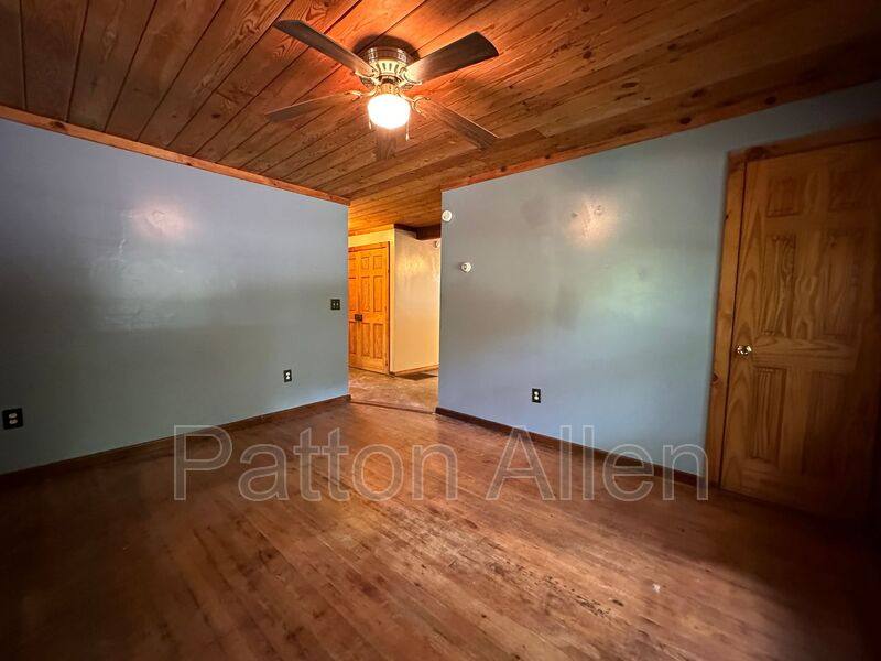 House for rent at 267 Davis Creek Rd, Candler, NC 28715