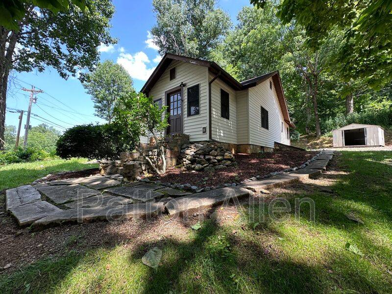 House for rent at 267 Davis Creek Rd, Candler, NC 28715