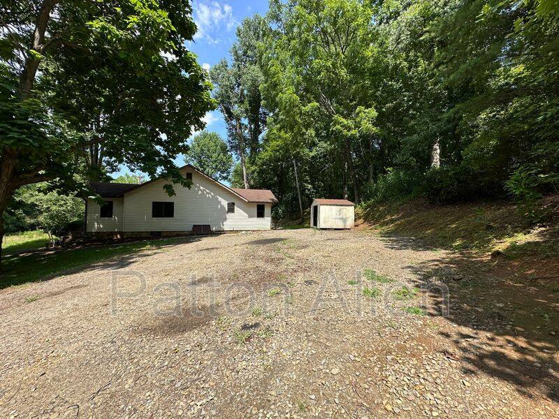 House for rent at 267 Davis Creek Rd, Candler, NC 28715