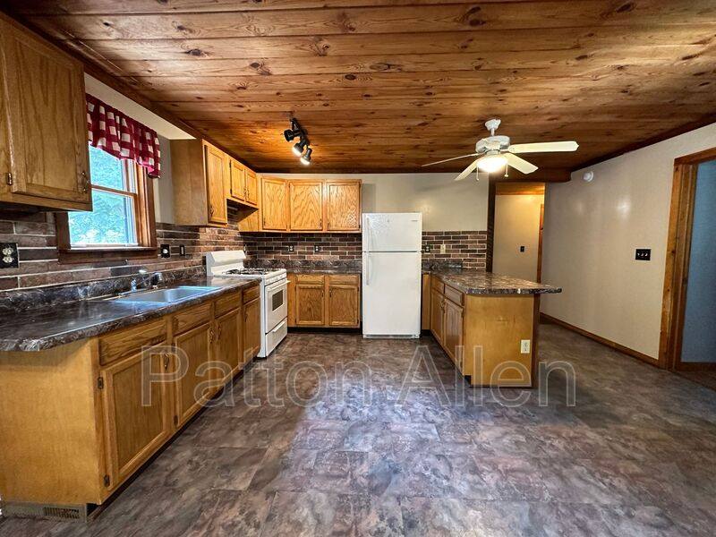 House for rent at 267 Davis Creek Rd, Candler, NC 28715