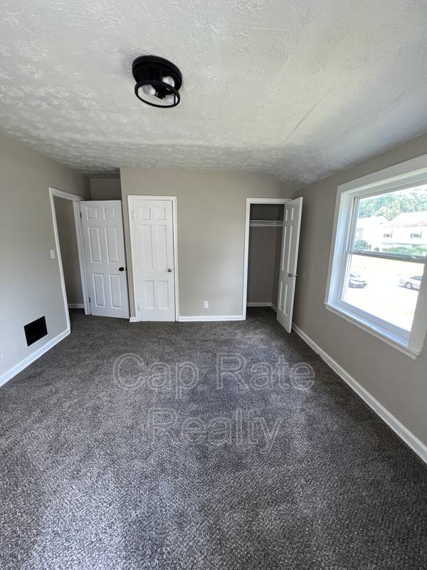 Townhouse for rent at 59 N Waverly St, Columbus, OH 43213