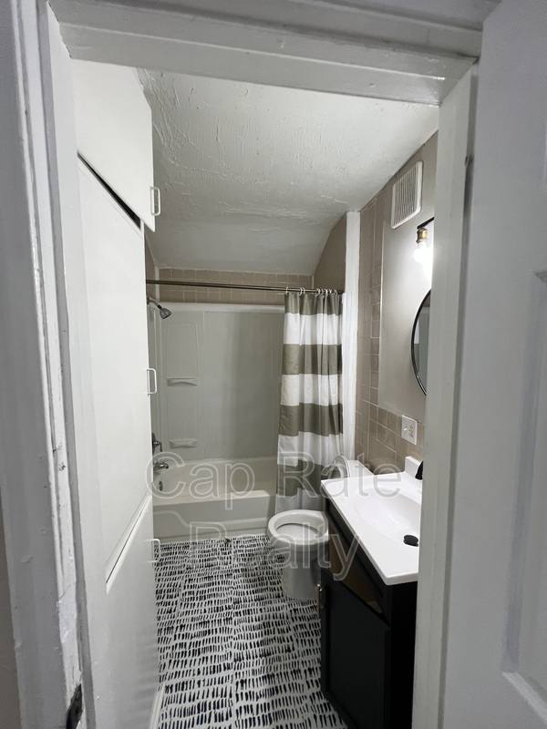 Townhouse for rent at 59 N Waverly St, Columbus, OH 43213