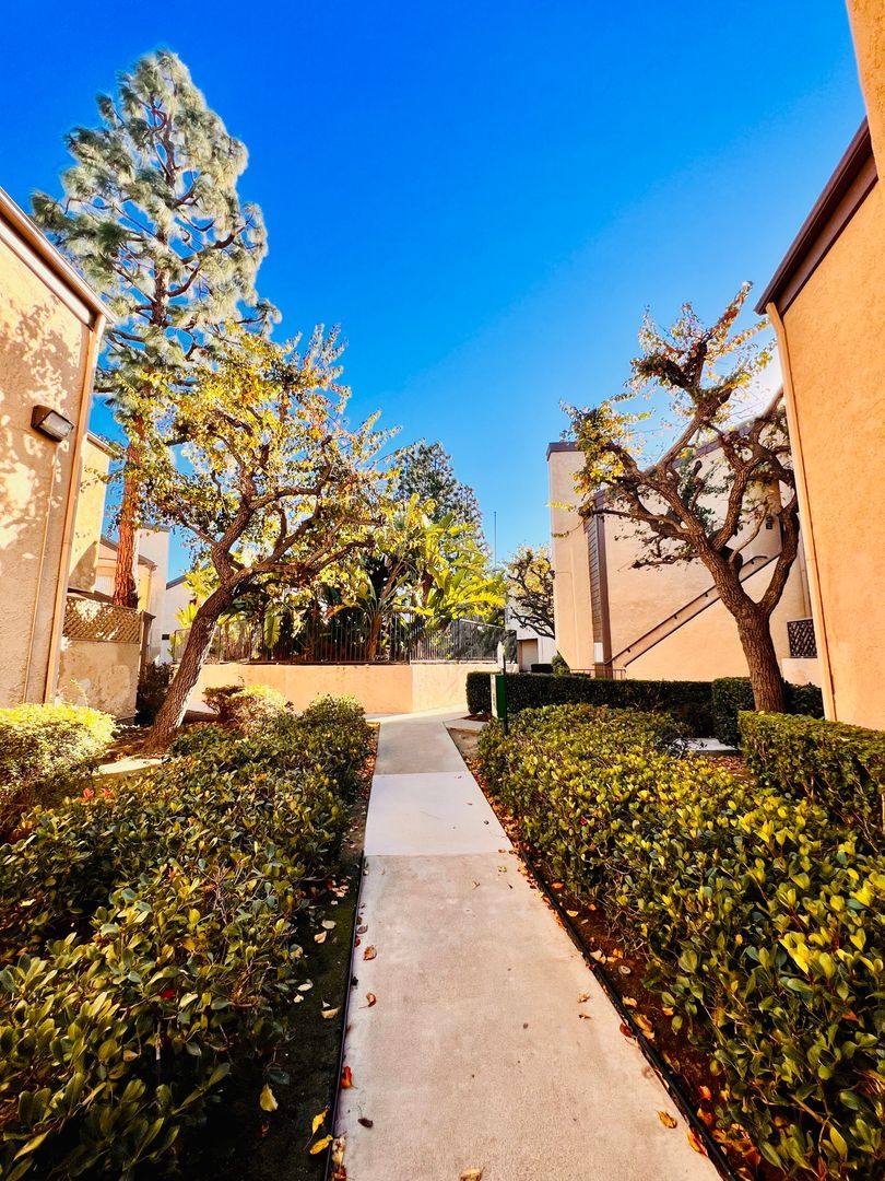 Apartment for rent at 393 Hamilton St, Costa Mesa, CA 92627