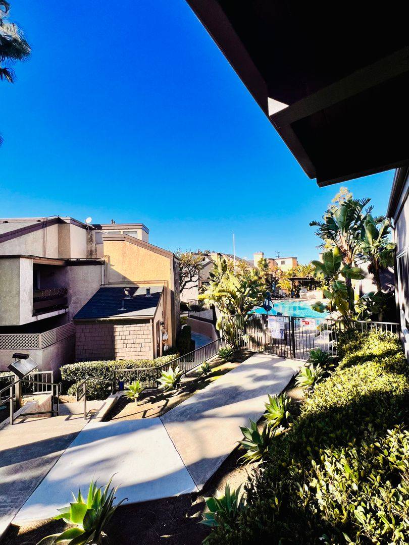 Apartment for rent at 393 Hamilton St, Costa Mesa, CA 92627