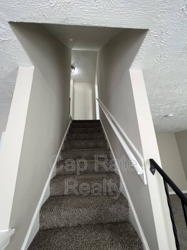 Townhouse for rent at 57 N Waverly St, Columbus, OH 43213