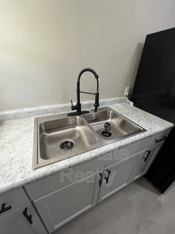 Townhouse for rent at 57 N Waverly St, Columbus, OH 43213