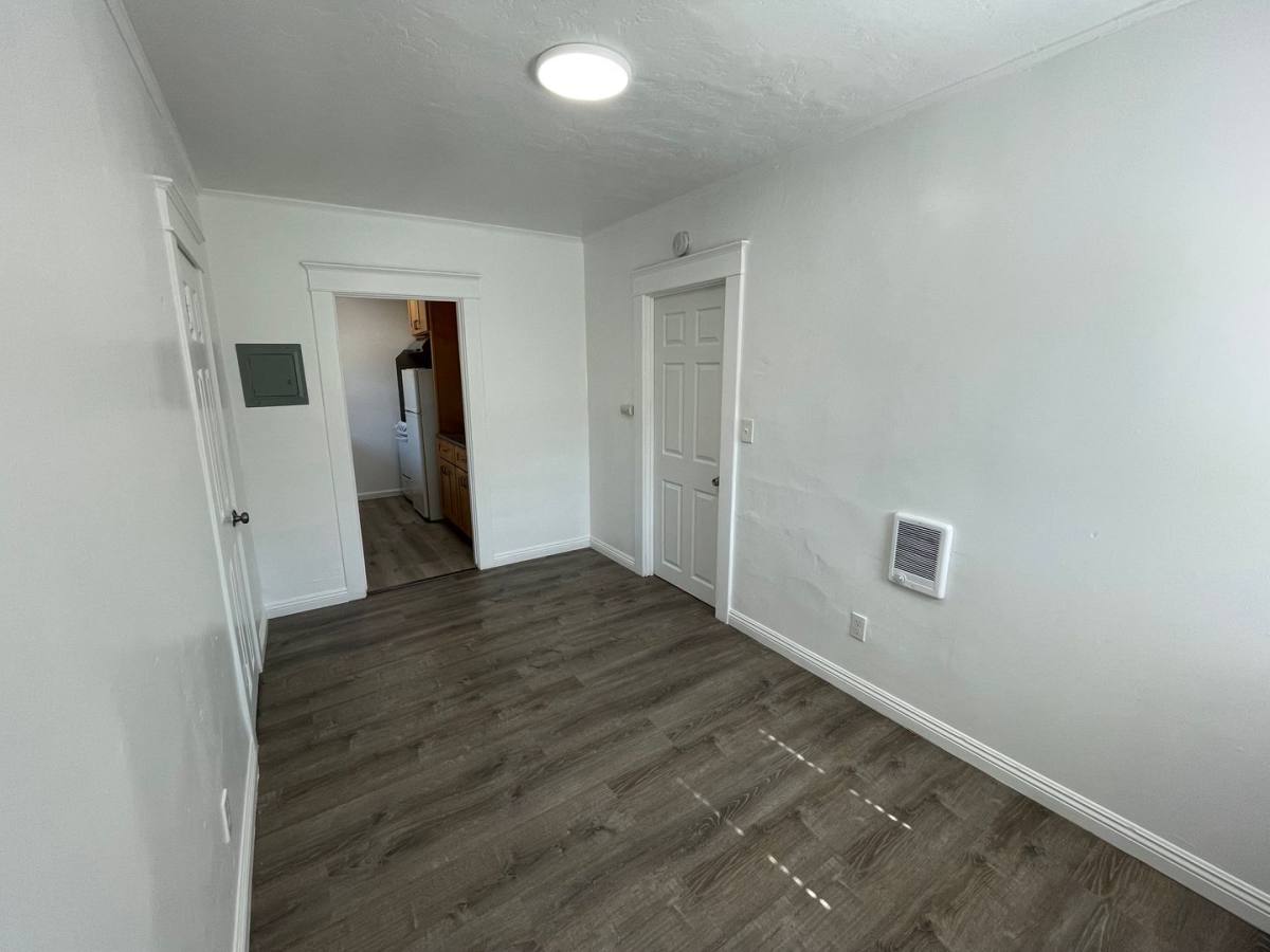 Apartment for rent at 417 W 10th St, Long Beach, CA 90813