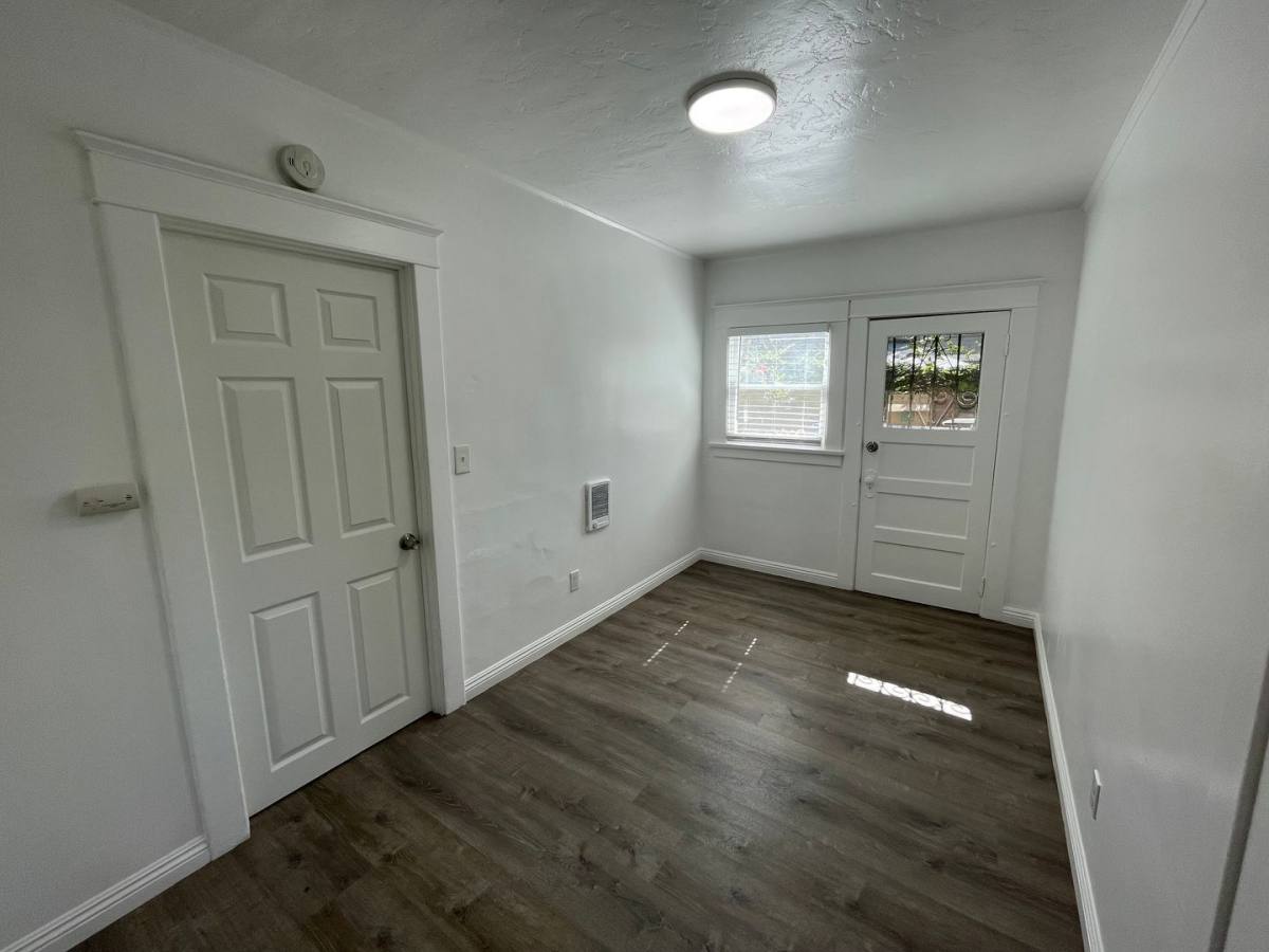 Apartment for rent at 417 W 10th St, Long Beach, CA 90813