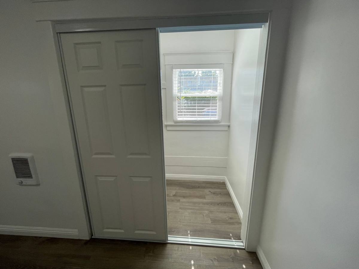 Apartment for rent at 417 W 10th St, Long Beach, CA 90813