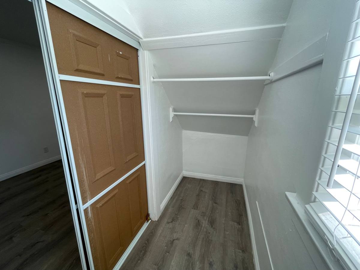 Apartment for rent at 417 W 10th St, Long Beach, CA 90813