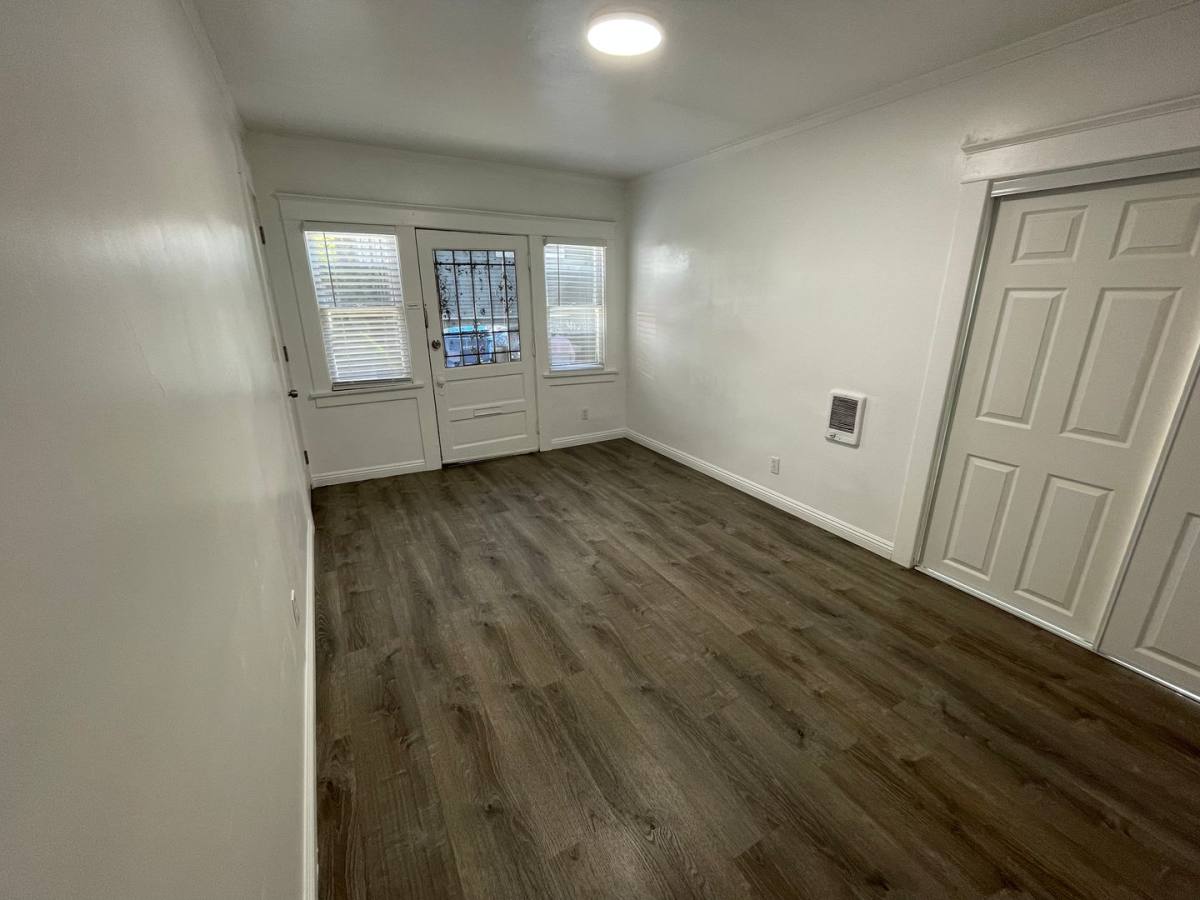 Apartment for rent at 417 W 10th St, Long Beach, CA 90813