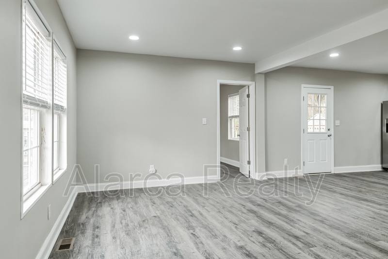 House for rent at 1219 Skyview Rd, Charlotte, NC 28208