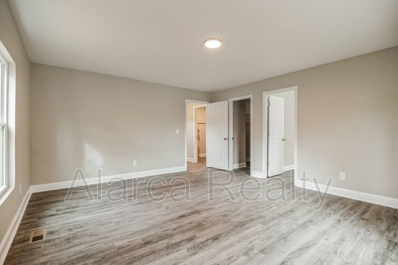 House for rent at 1219 Skyview Rd, Charlotte, NC 28208