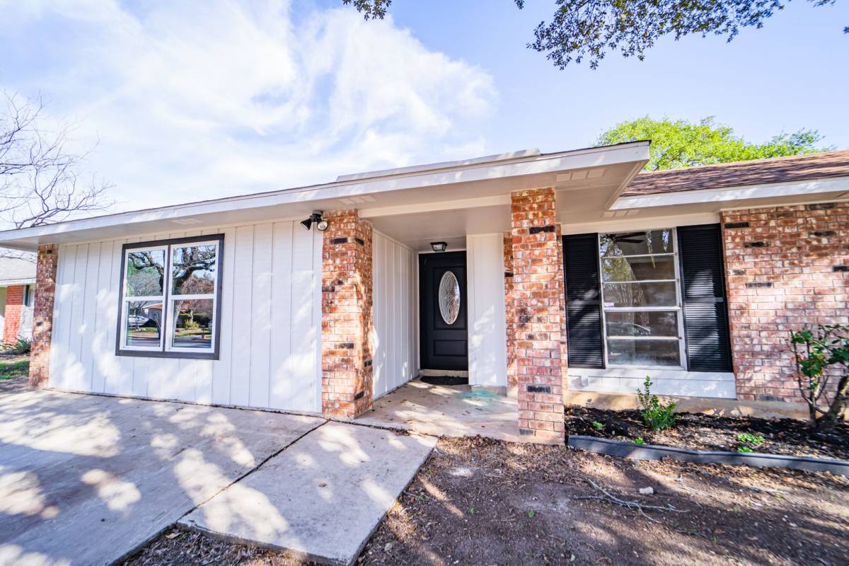 House for rent at 5866 Cliff Path, San Antonio, TX 78250