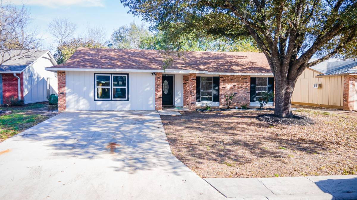 House for rent at 5866 Cliff Path, San Antonio, TX 78250