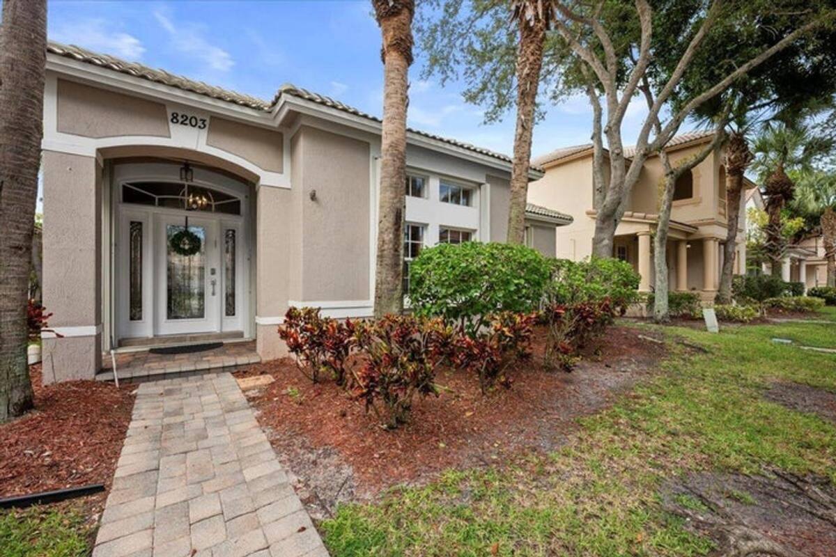House for rent at 8203 Calterra Dr, Palm Beach Gardens, FL 33418