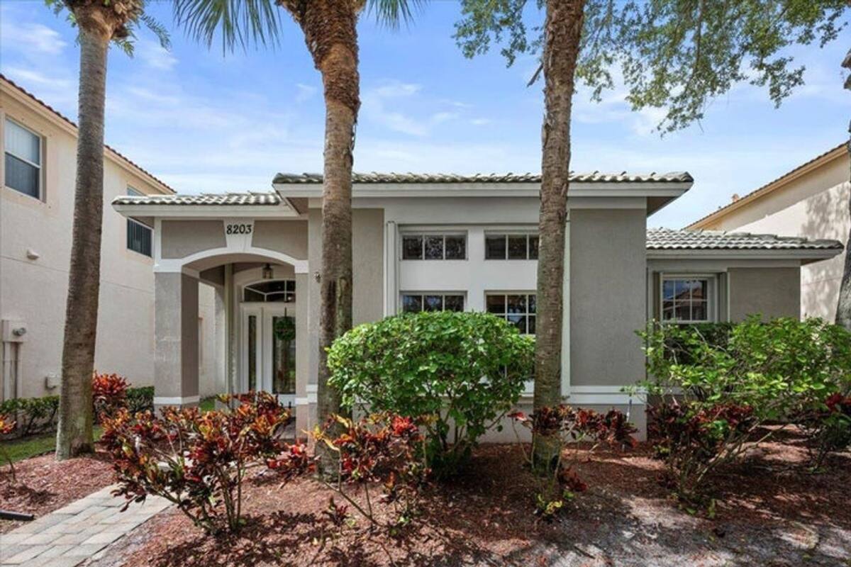 House for rent at 8203 Calterra Dr, Palm Beach Gardens, FL 33418