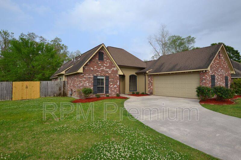 House for rent at 2691 Woodbend Ave, Zachary, LA 70791