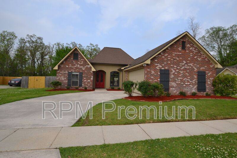 House for rent at 2691 Woodbend Ave, Zachary, LA 70791
