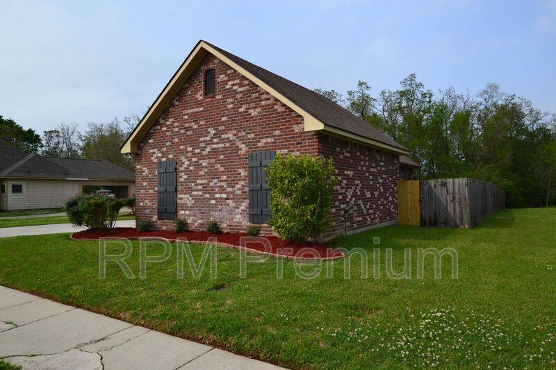 House for rent at 2691 Woodbend Ave, Zachary, LA 70791