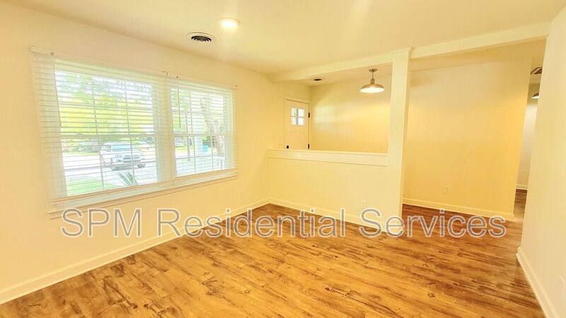 House for rent at 229 Oakcrest Dr, Wilmington, NC 28403
