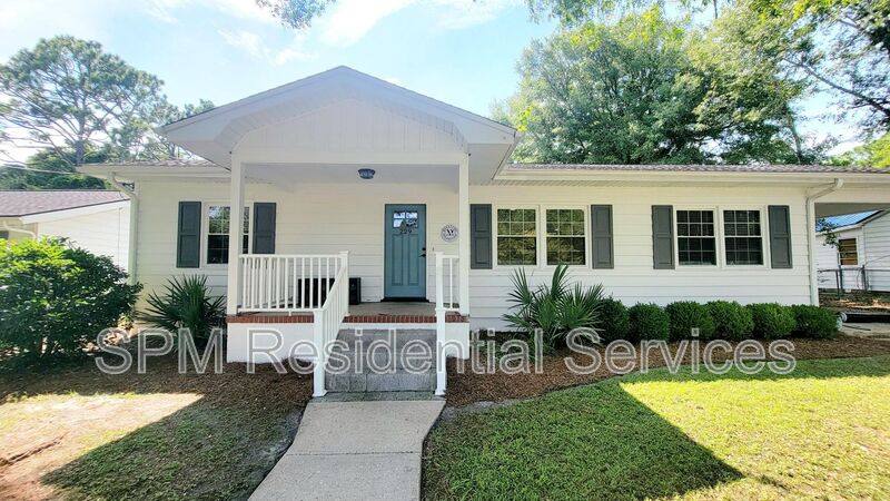 House for rent at 229 Oakcrest Dr, Wilmington, NC 28403