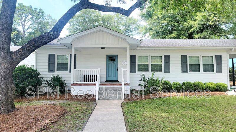 House for rent at 229 Oakcrest Dr, Wilmington, NC 28403