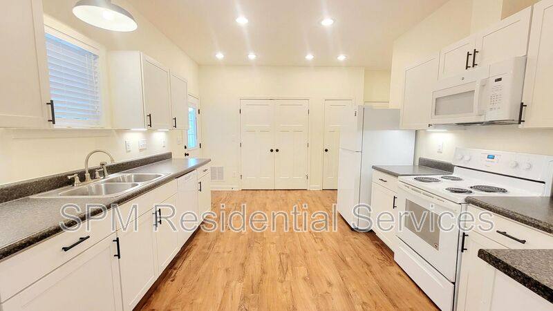 House for rent at 5047 Wrightsville Ave, Wilmington, NC 28403
