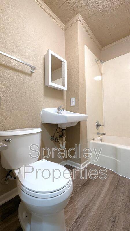 House for rent at 8 N 25th St, Temple, TX 76504