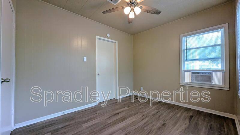 House for rent at 8 N 25th St, Temple, TX 76504