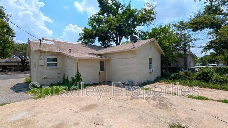 House for rent at 8 N 25th St, Temple, TX 76504