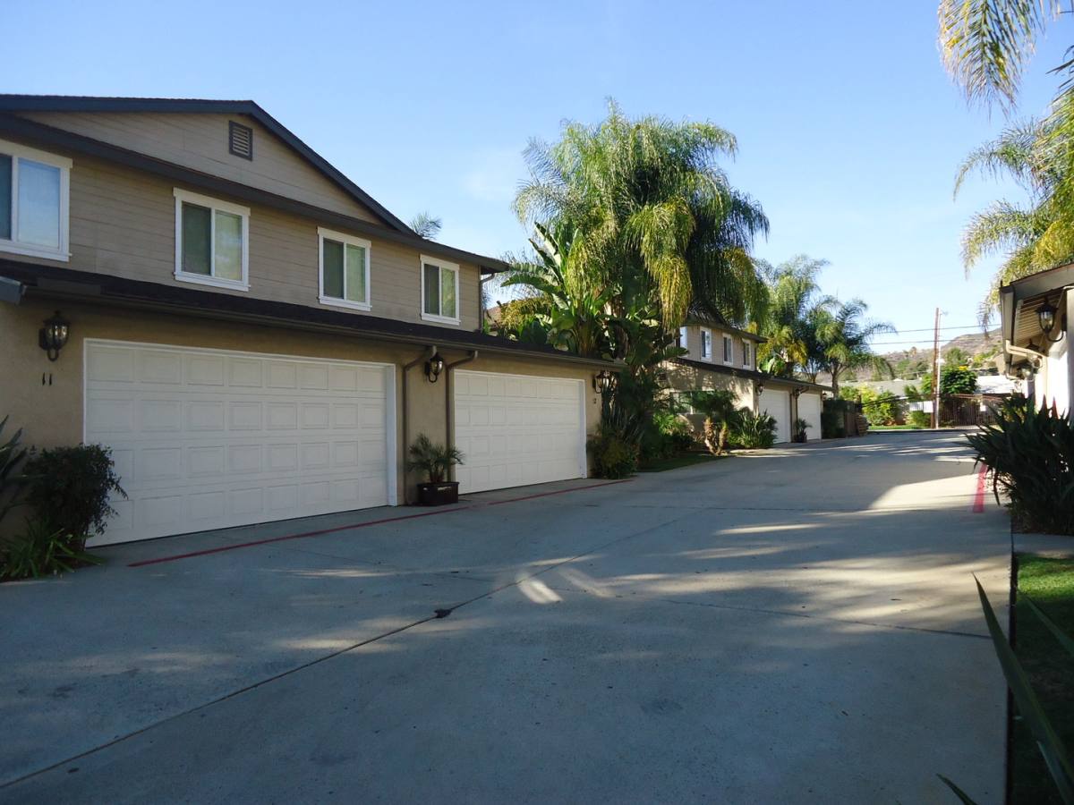 Townhouse for rent at 1133 Persimmon Ave, El Cajon, CA 92021