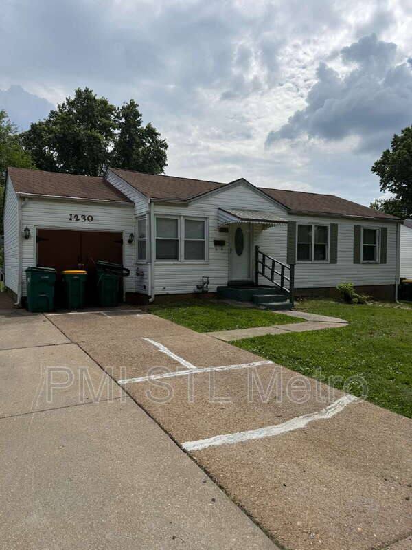 House for rent at 1230 Roxton Dr, Saint Louis, MO 63137