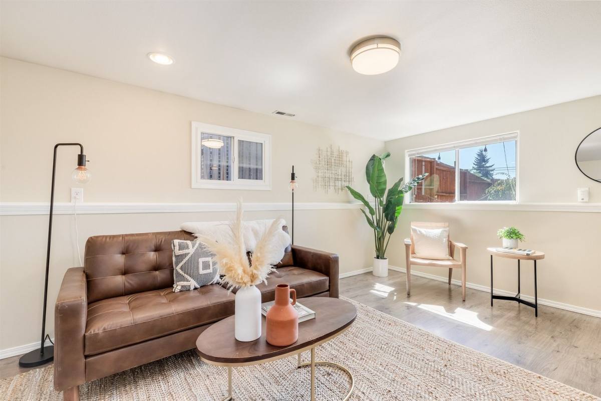 Apartment for rent at 922 N 102nd St, Seattle, WA 98133