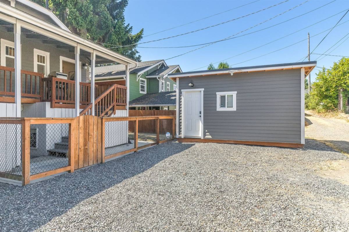 Apartment for rent at 922 N 102nd St, Seattle, WA 98133